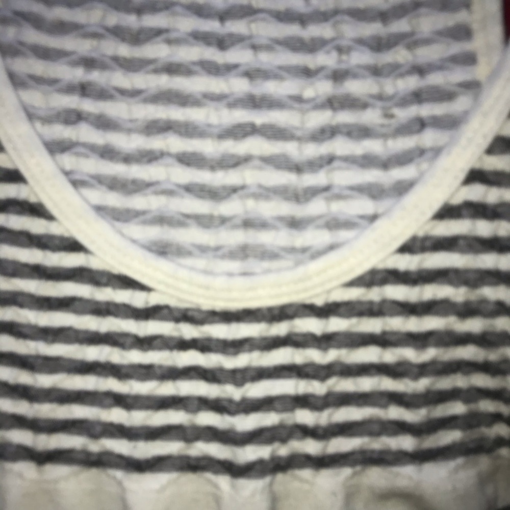 🌷Weatherproof Tank Top - Picture 2 of 4